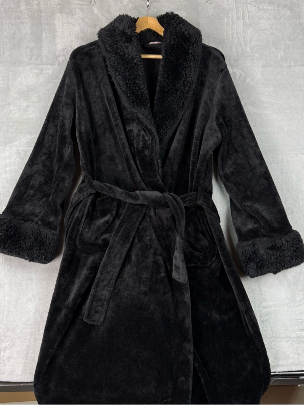 La Vie En Rose Women's Black Plush Faux-Fur Robe Wrap Coat size M lounge home